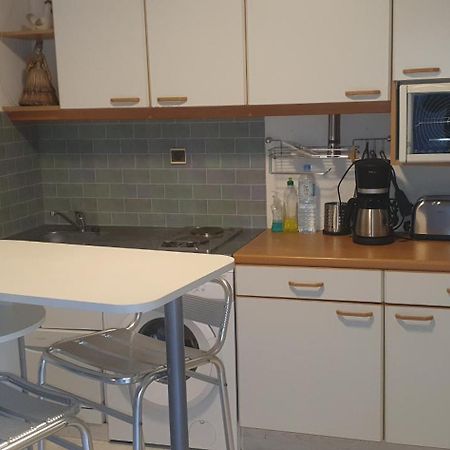 Joli Et Spacieux Studio Avec Garage Au Bord De Mer Fréjus Esterno foto