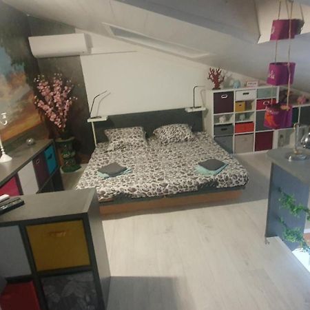 Joli Et Spacieux Studio Avec Garage Au Bord De Mer Fréjus Esterno foto