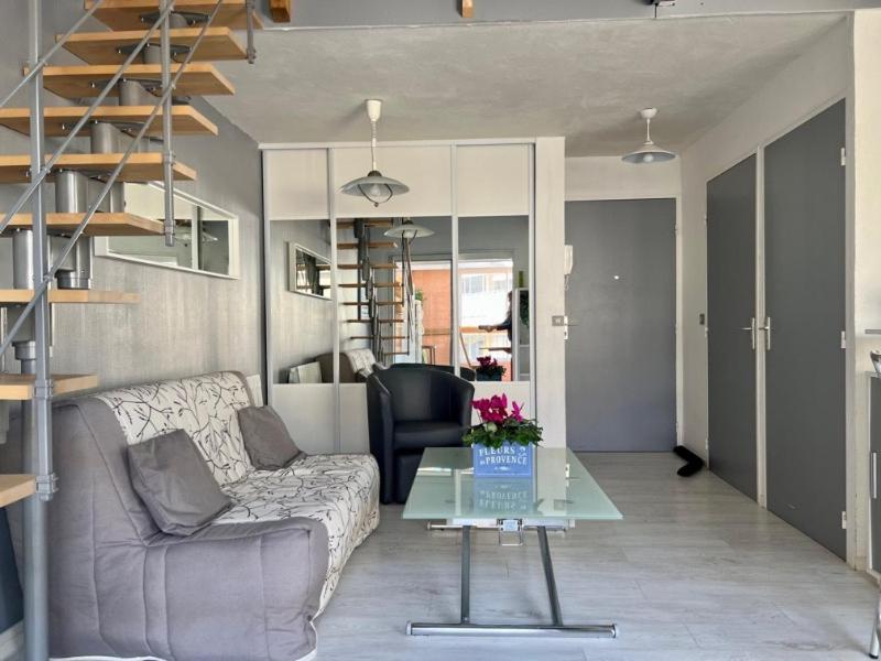 Joli Et Spacieux Studio Avec Garage Au Bord De Mer Fréjus Esterno foto