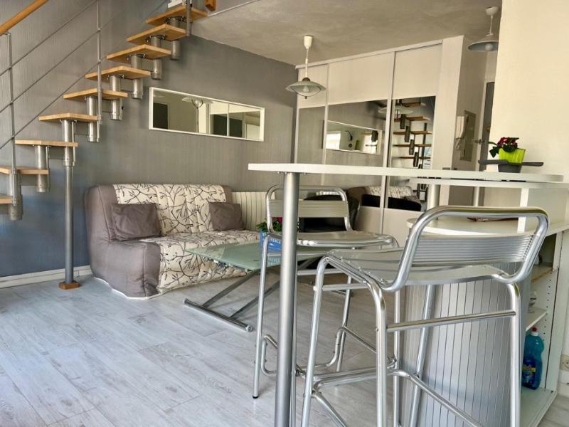 Joli Et Spacieux Studio Avec Garage Au Bord De Mer Fréjus Esterno foto